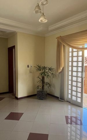 Casa à venda com 280m², 4 quartos e 4 vagas