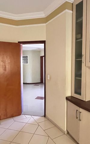 Casa à venda com 280m², 4 quartos e 4 vagas