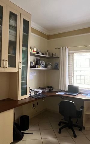 Casa à venda com 280m², 4 quartos e 4 vagas