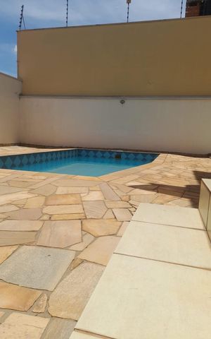 Casa à venda com 280m², 4 quartos e 4 vagas