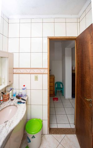 Casa à venda com 252m², 3 quartos e 2 vagasBanheiro 1