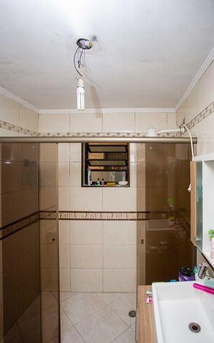 Casa à venda com 252m², 3 quartos e 2 vagasBanheiro 3