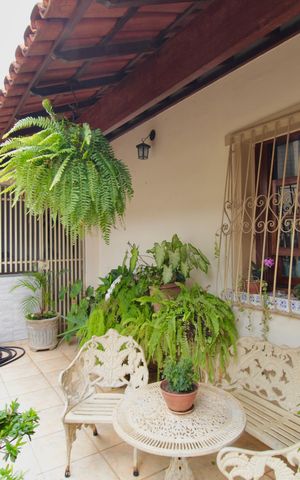 Casa à venda com 330m², 4 quartos e 3 vagasVaranda