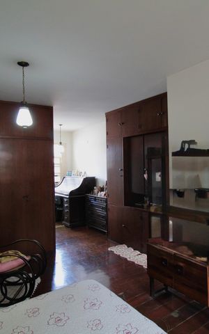 Casa à venda com 330m², 4 quartos e 3 vagasSuite