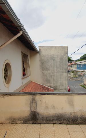 Casa à venda com 330m², 4 quartos e 3 vagasVaranda da Suite
