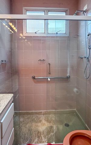 Apartamento para alugar com 165m², 4 quartos e 2 vagas Apartamento para alugar com 165m², 4 quartos e 2 vagasBanheiro Social