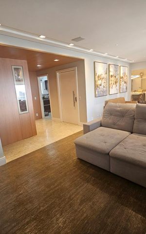 Apartamento à venda com 200m², 3 quartos e 3 vagas Apartamento à venda com 200m², 3 quartos e 3 vagasSala
