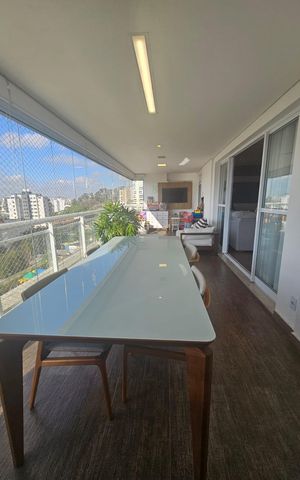 Apartamento à venda com 200m², 3 quartos e 3 vagas Apartamento à venda com 200m², 3 quartos e 3 vagasvaranda