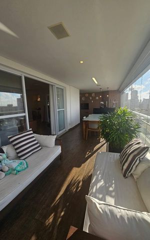 Apartamento à venda com 200m², 3 quartos e 3 vagas Apartamento à venda com 200m², 3 quartos e 3 vagasvaranda