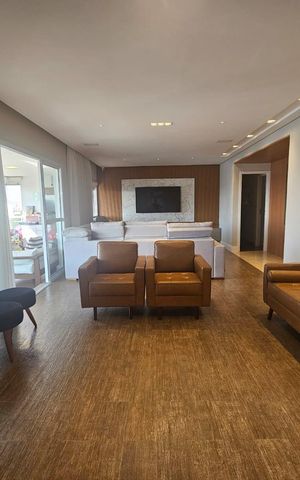 Apartamento à venda com 200m², 3 quartos e 3 vagas Apartamento à venda com 200m², 3 quartos e 3 vagasSala