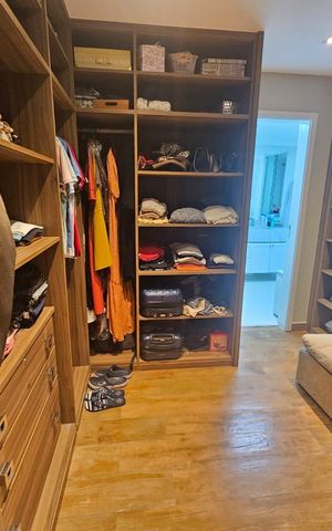 Apartamento à venda com 200m², 3 quartos e 3 vagas Apartamento à venda com 200m², 3 quartos e 3 vagasCloset da suíte 1