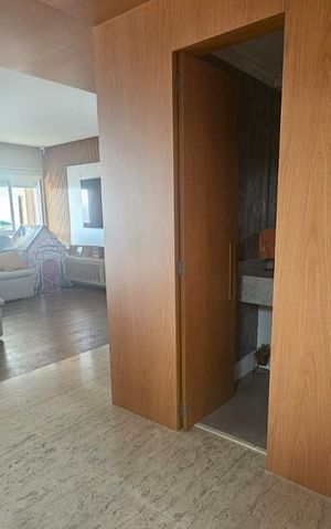 Apartamento à venda com 200m², 3 quartos e 3 vagas Apartamento à venda com 200m², 3 quartos e 3 vagasSala
