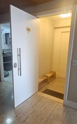 Apartamento à venda com 200m², 3 quartos e 3 vagas Apartamento à venda com 200m², 3 quartos e 3 vagasSala