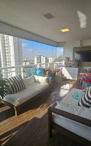 Apartamento à venda com 200m², 3 quartos e 3 vagas Apartamento à venda com 200m², 3 quartos e 3 vagasvaranda