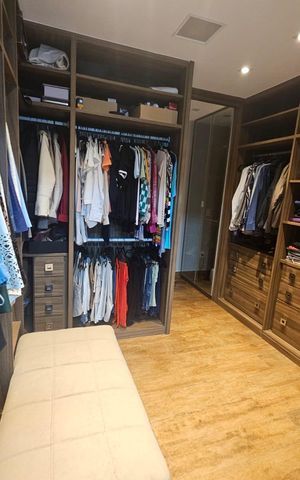 Apartamento à venda com 200m², 3 quartos e 3 vagas Apartamento à venda com 200m², 3 quartos e 3 vagasCloset da suíte 1