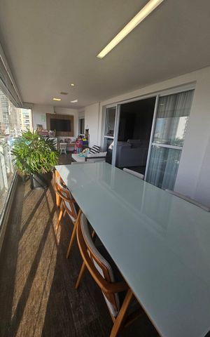 Apartamento à venda com 200m², 3 quartos e 3 vagas Apartamento à venda com 200m², 3 quartos e 3 vagasvaranda