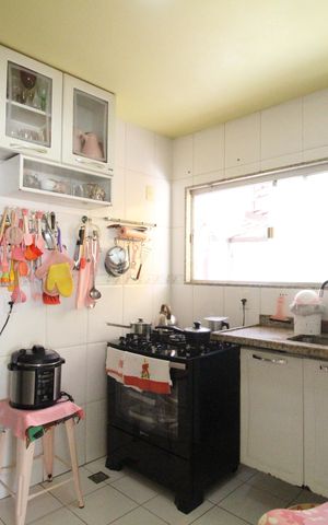 Casa de condomínio à venda com 242m², 4 quartos e 1 vagaCozinha