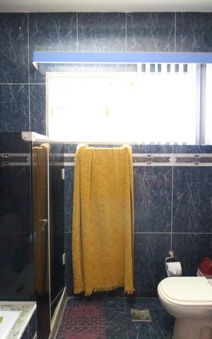 Casa de condomínio à venda com 242m², 4 quartos e 1 vagaBanheiro da suíte 1