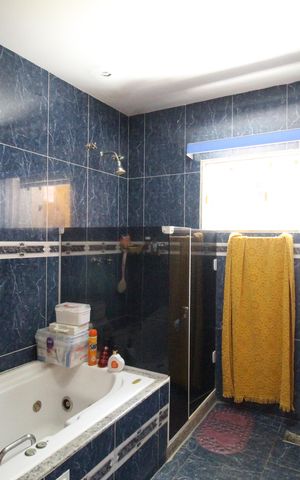 Casa de condomínio à venda com 242m², 4 quartos e 1 vagaBanheiro da suíte 1