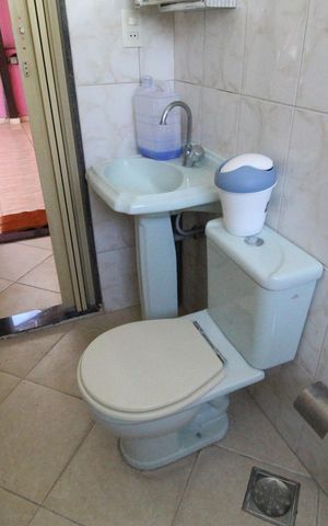 Casa de condomínio à venda com 242m², 4 quartos e 1 vagaBanheiro da suíte 3