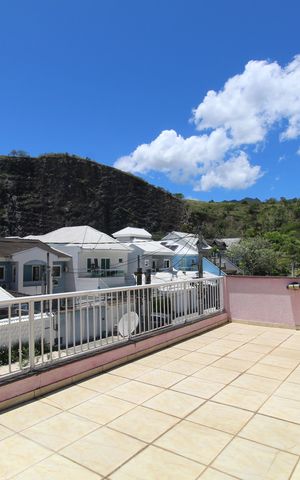 Casa de condomínio à venda com 242m², 4 quartos e 1 vagaTerraço