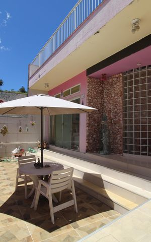 Casa de condomínio à venda com 242m², 4 quartos e 1 vagaFrente da casa
