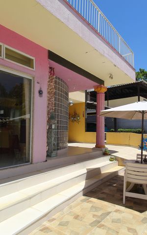 Casa de condomínio à venda com 242m², 4 quartos e 1 vagaFrente da casa