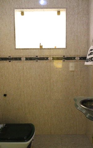 Casa de condomínio à venda com 242m², 4 quartos e 1 vagaLavabo