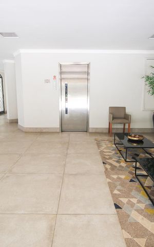 Apartamento à venda com 83m², 2 quartos e 2 vagasHall social