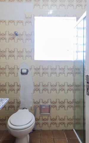 Casa à venda com 75m², 2 quartos e 2 vagas Casa à venda com 75m², 2 quartos e 2 vagasBanheiro