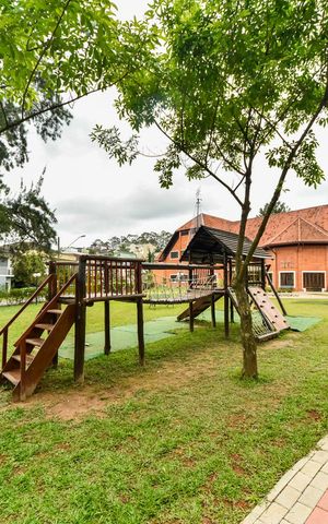 Casa de condomínio à venda com 464m², 4 quartos e 6 vagas Casa de condomínio à venda com 464m², 4 quartos e 6 vagasÁrea comum - Playground