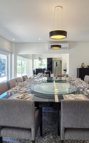 Casa de condomínio à venda com 464m², 4 quartos e 6 vagasSala de jantar