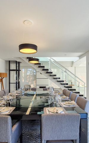 Casa de condomínio à venda com 464m², 4 quartos e 6 vagasSala de jantar