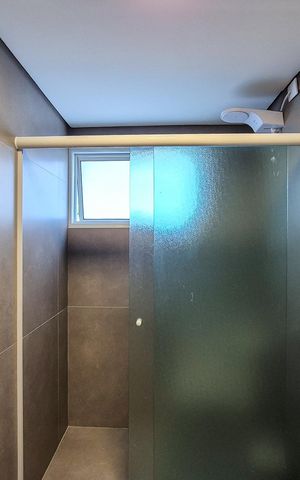 Casa de condomínio à venda com 464m², 4 quartos e 6 vagasBanheiro de serviço