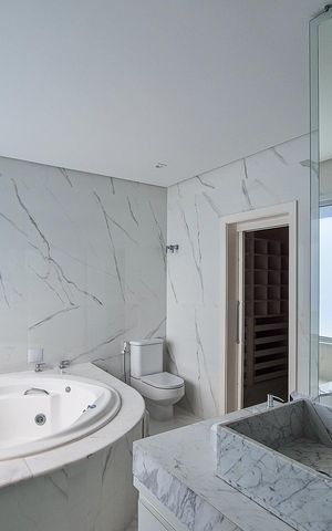 Casa de condomínio à venda com 464m², 4 quartos e 6 vagasBanheiro da Suíte 4