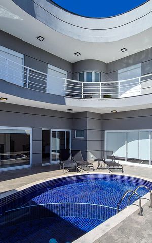 Casa de condomínio à venda com 464m², 4 quartos e 6 vagasPiscina