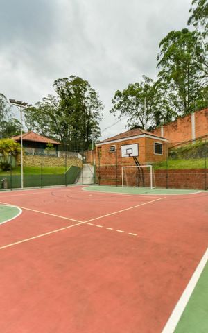 Casa de condomínio à venda com 464m², 4 quartos e 6 vagas Casa de condomínio à venda com 464m², 4 quartos e 6 vagasÁrea comum - quadra