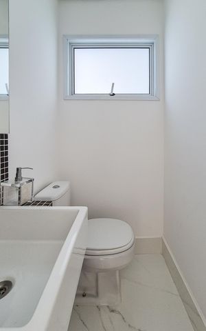 Casa de condomínio à venda com 464m², 4 quartos e 6 vagasLavabo