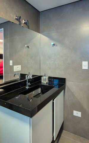Casa de condomínio à venda com 464m², 4 quartos e 6 vagasBanheiro de serviço