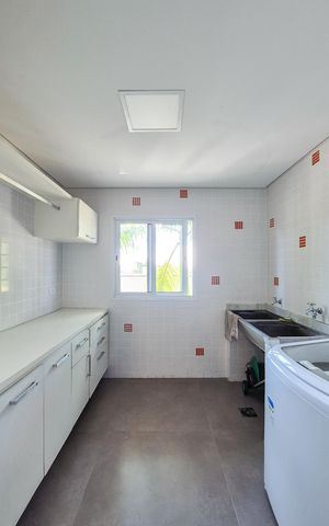 Casa de condomínio à venda com 464m², 4 quartos e 6 vagasÁrea de Serviço
