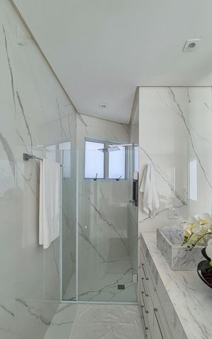 Casa de condomínio à venda com 464m², 4 quartos e 6 vagasBanheiro da Suíte 4