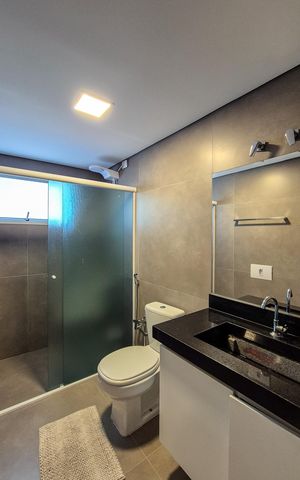 Casa de condomínio à venda com 464m², 4 quartos e 6 vagasBanheiro de serviço