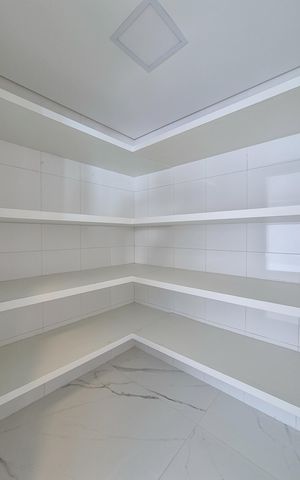 Casa de condomínio à venda com 464m², 4 quartos e 6 vagasCozinha - dispensa