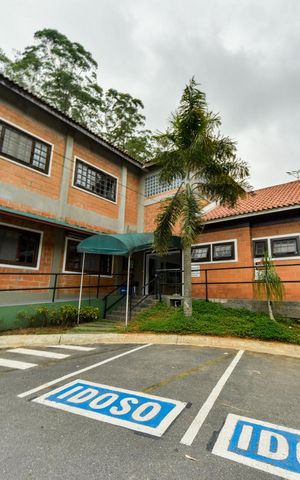 Casa de condomínio à venda com 464m², 4 quartos e 6 vagas Casa de condomínio à venda com 464m², 4 quartos e 6 vagasÁrea comum