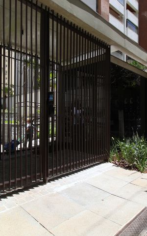 Apartamento à venda com 212m², 4 quartos e 2 vagasFachada e Portaria