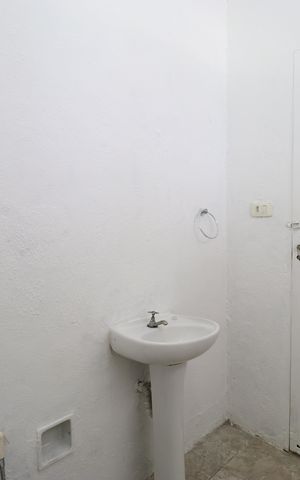 Casa para alugar com 55m², 1 quarto e sem vagaBanheiro