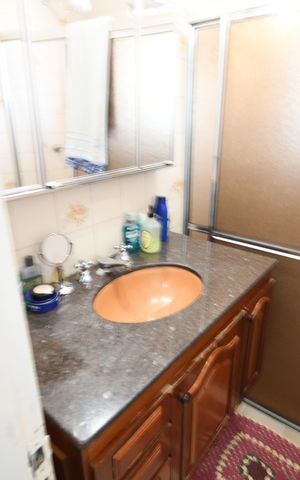 Casa à venda com 250m², 3 quartos e 2 vagasBanheiro 2