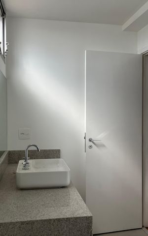 Apartamento à venda com 270m², 2 quartos e 2 vagas Apartamento à venda com 270m², 2 quartos e 2 vagasBanheiro da Suíte