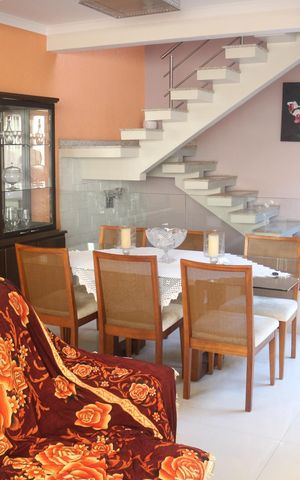 Casa à venda com 306m², 3 quartos e 5 vagasSala