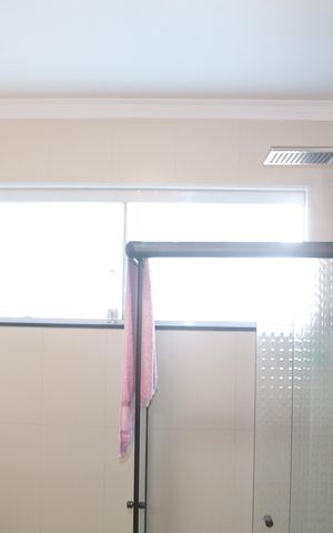 Casa à venda com 306m², 3 quartos e 5 vagasBanheiro da Suíte 2